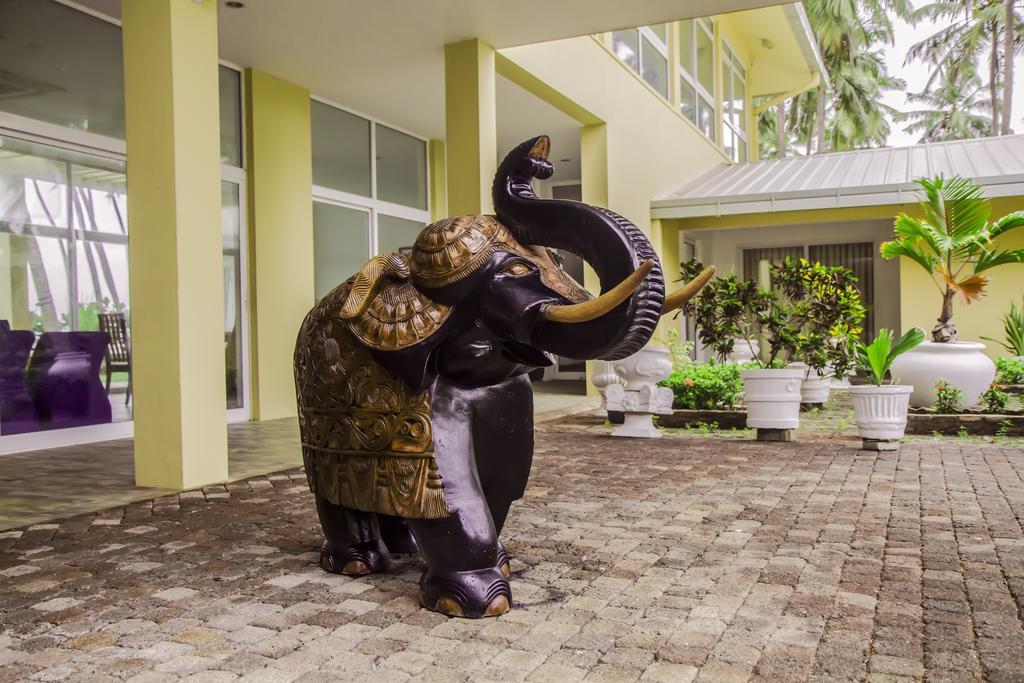 ホテル ヴィラ ヴィアナ マラウィラ エクステリア 写真